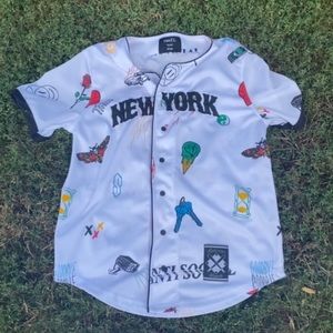 White “New York” Graffiti Rue21 Jersey